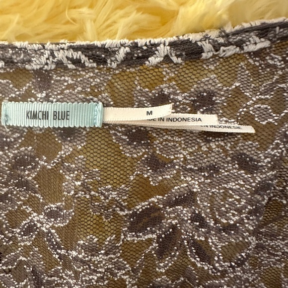 Gray & white lace snap up top size M- Kimchi Blue - Indonesia. - Picture 3 of 8